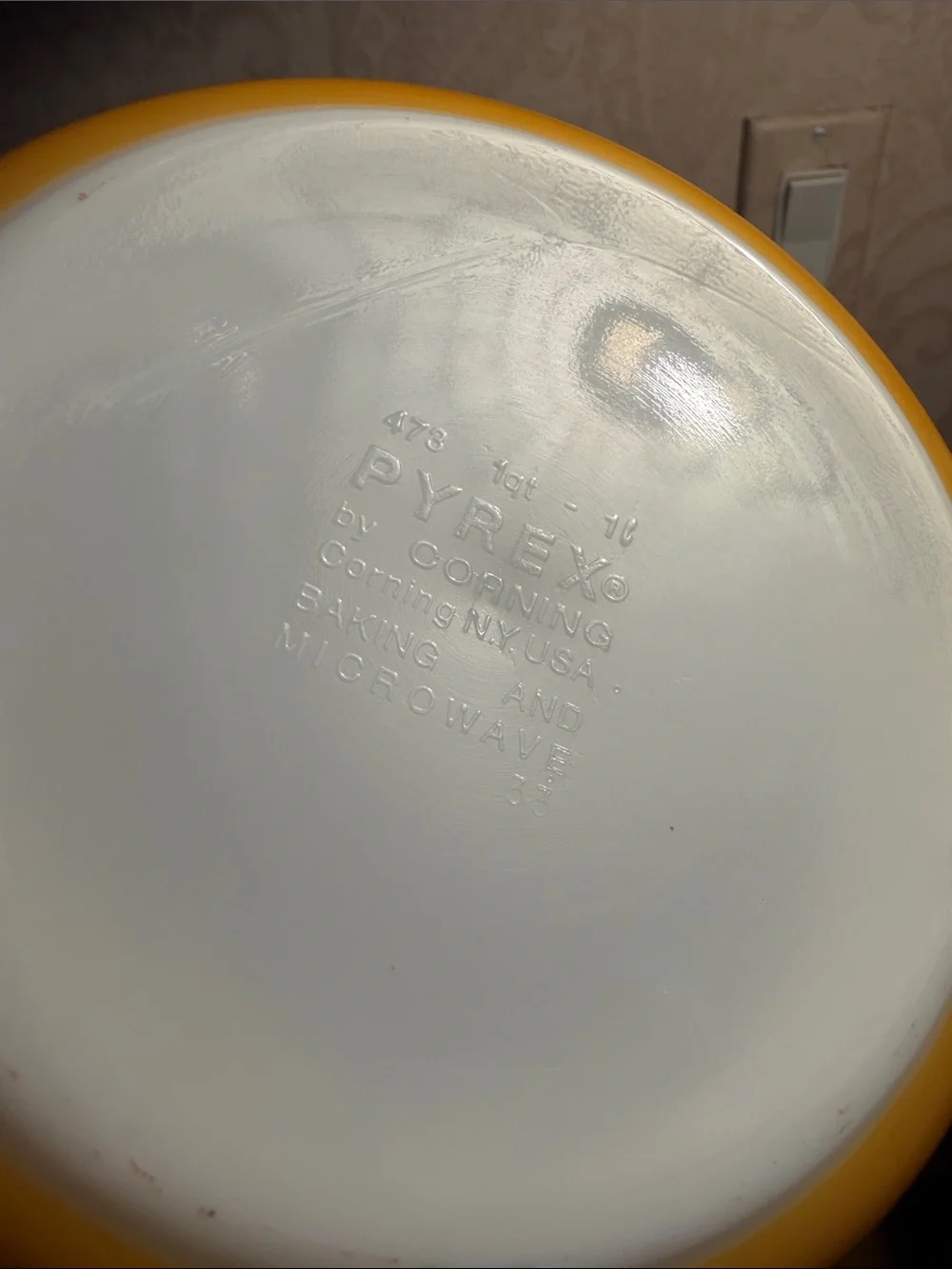 Vintage Pyrex 1 Qt Round Covered Casserole, Butterfly Gold (Corelle)
